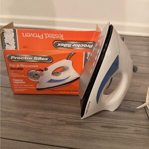 Proctor Silex White and Blue Iron